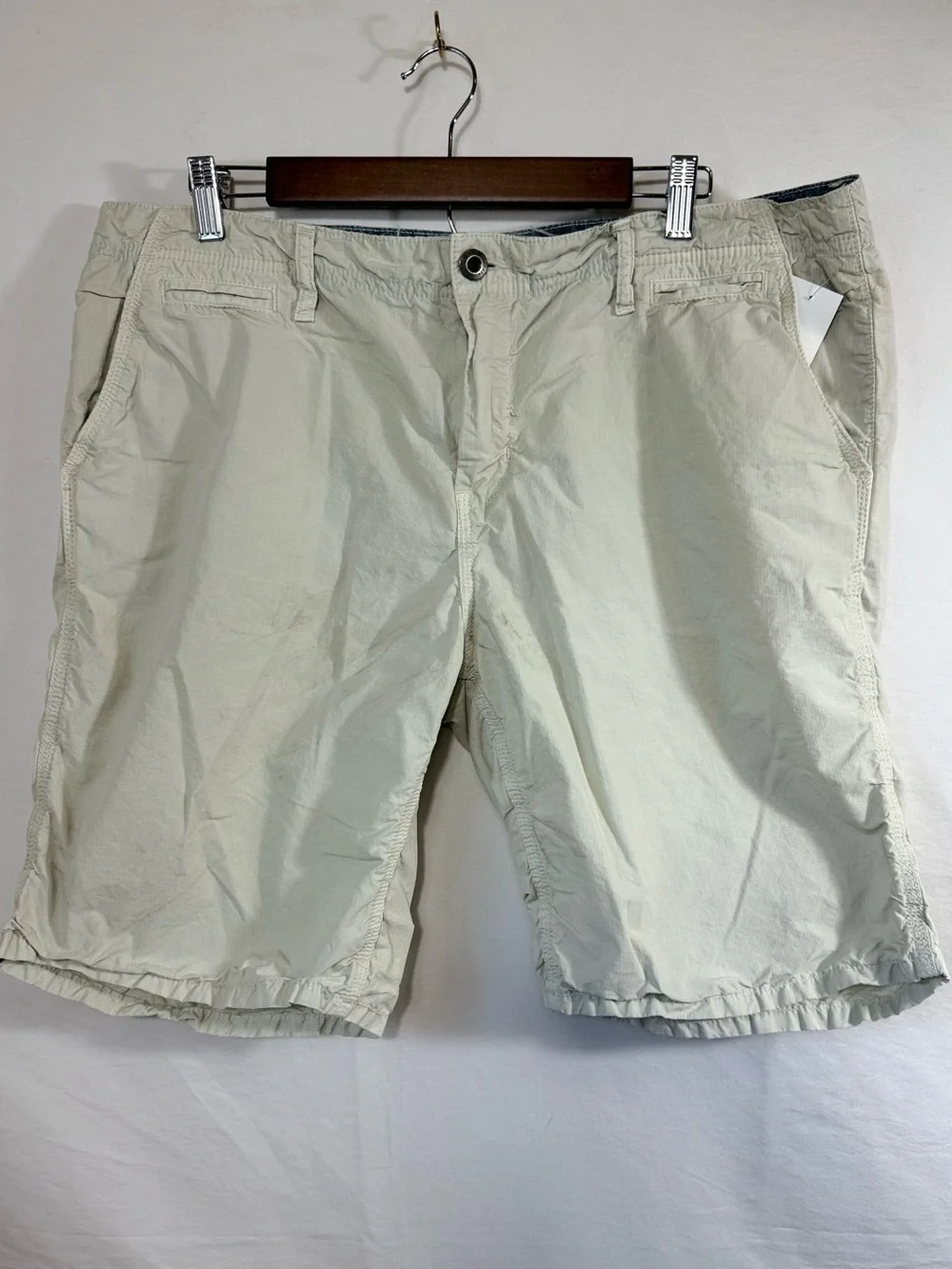 Men's Flat Front Shorts in Light Beige – Classic Summer Staple